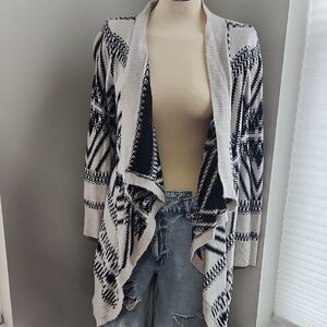 Women's Black and White Patterned Sweater